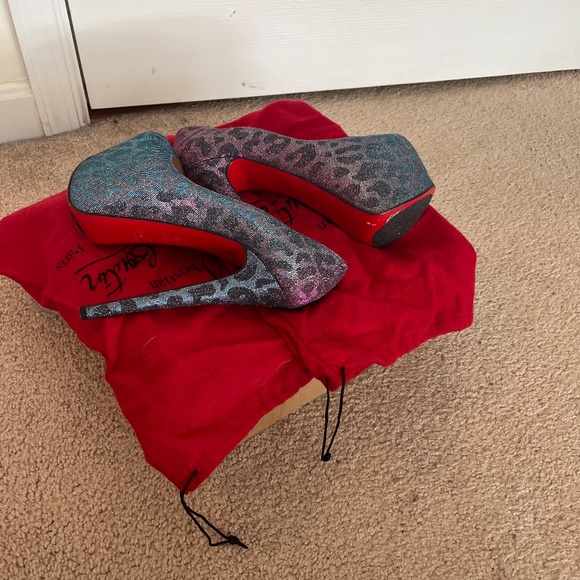 Shoe - Picture 4 of 4